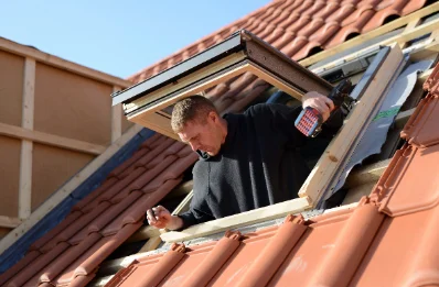 Pose de fenêtres de toit Velux à Roquedur